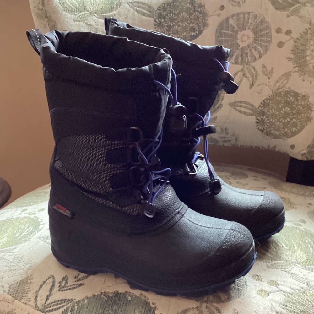 Youth Winter Boots with Thinsulate - Made in Canada - size 5